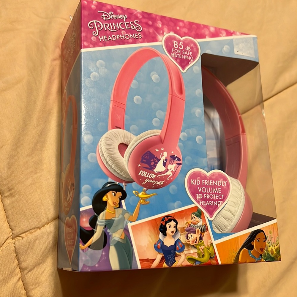 NIB Disney Princess Kid Friendly Volume Headphones 85dp